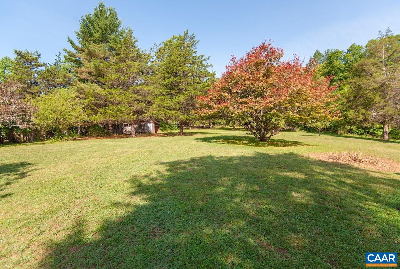 1015 ROCK SPRING RD