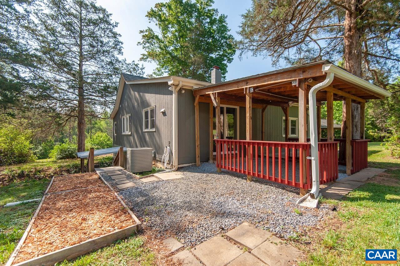 1015 ROCK SPRING RD