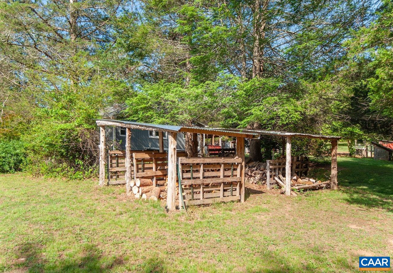 1015 ROCK SPRING RD