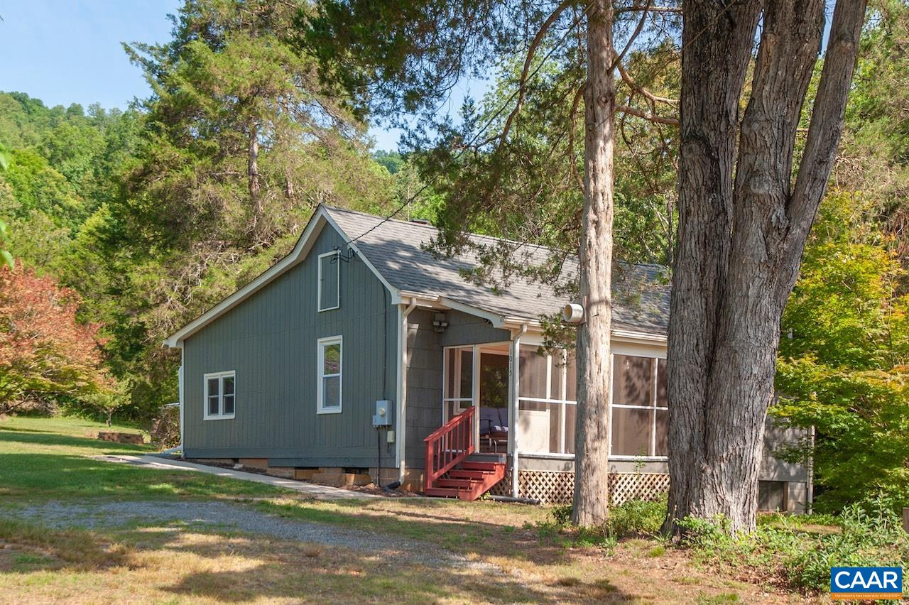 1015 ROCK SPRING RD