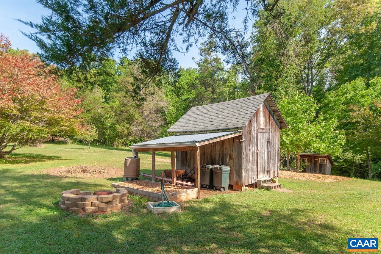 1015 ROCK SPRING RD