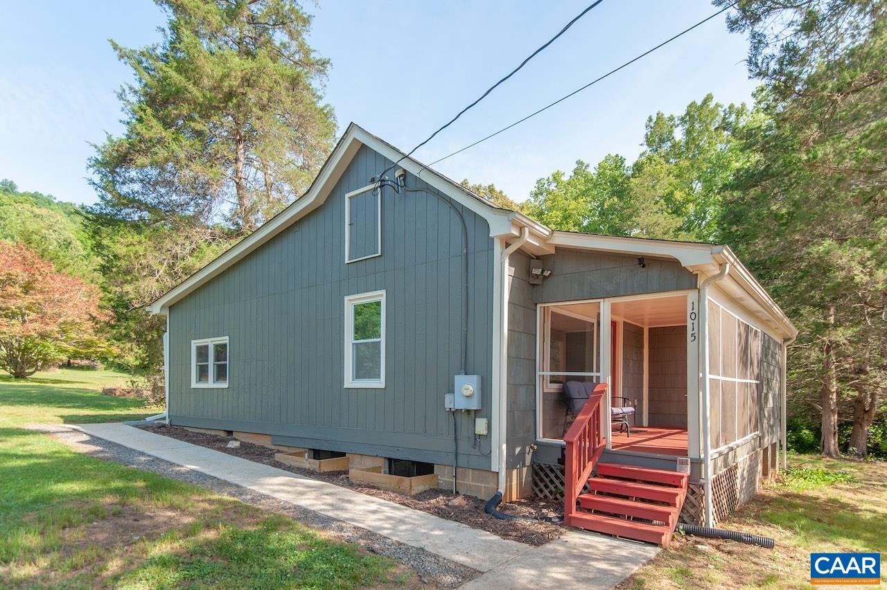 1015 ROCK SPRING RD