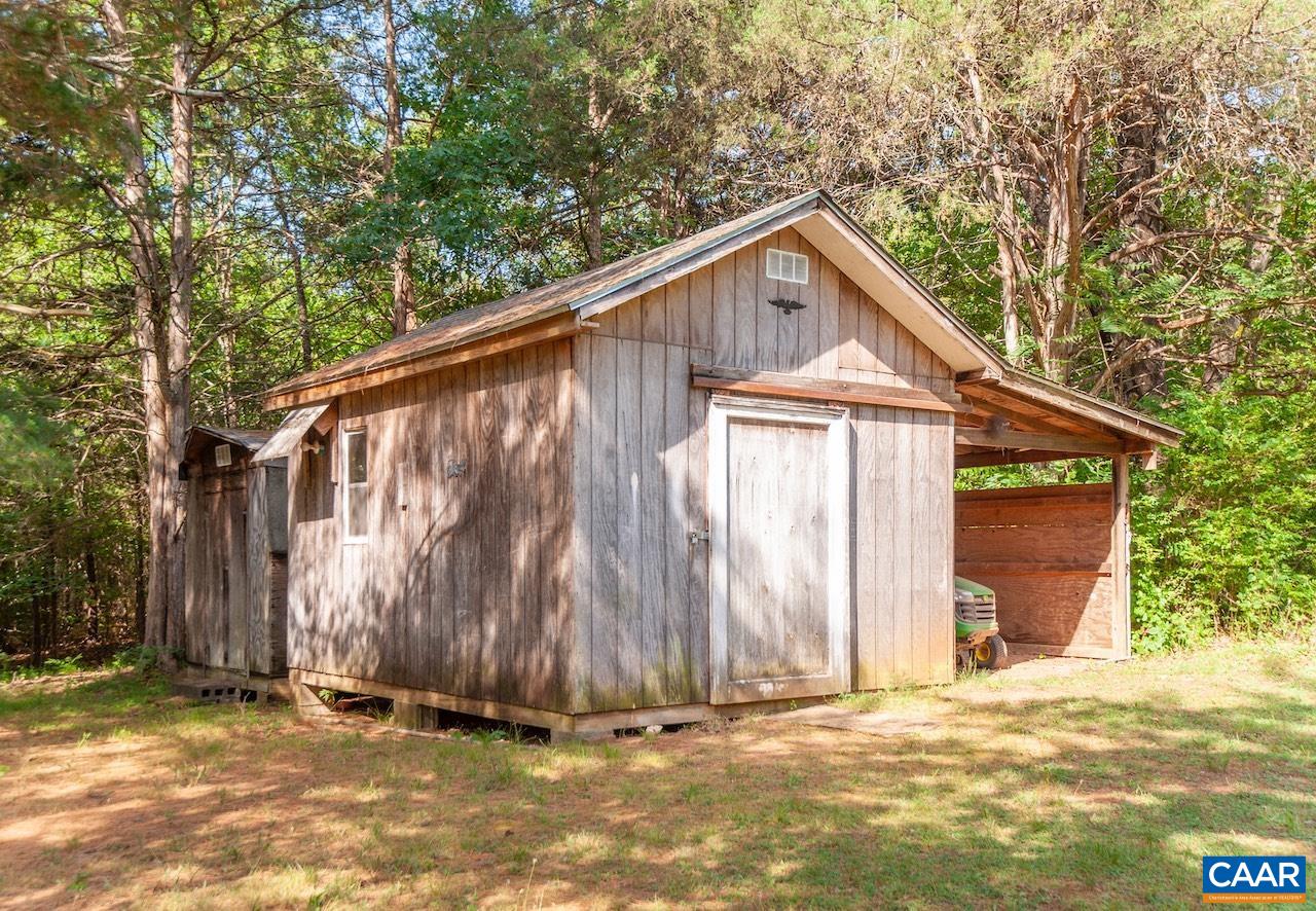 1015 ROCK SPRING RD