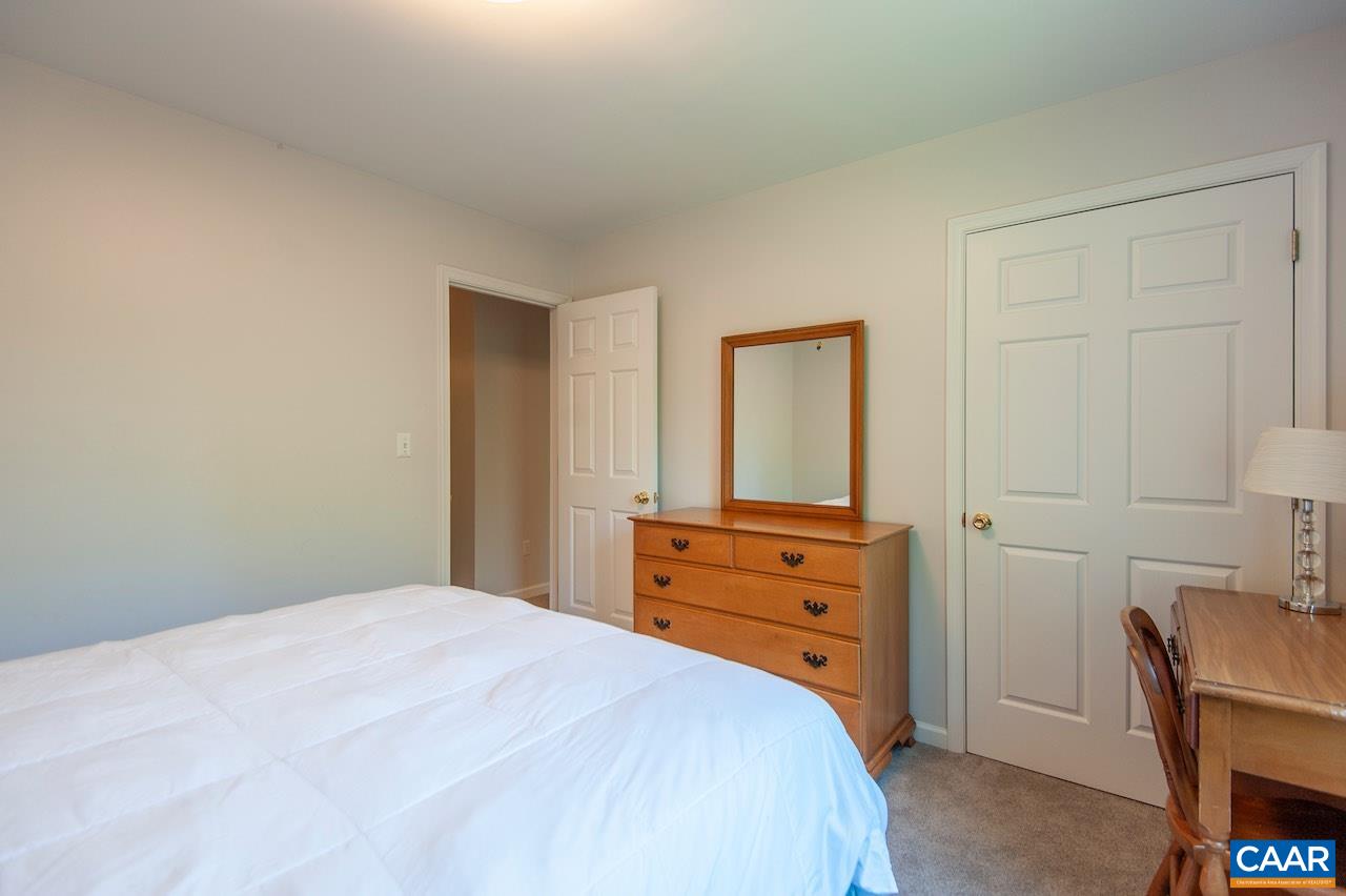 459 LAKELAND LN