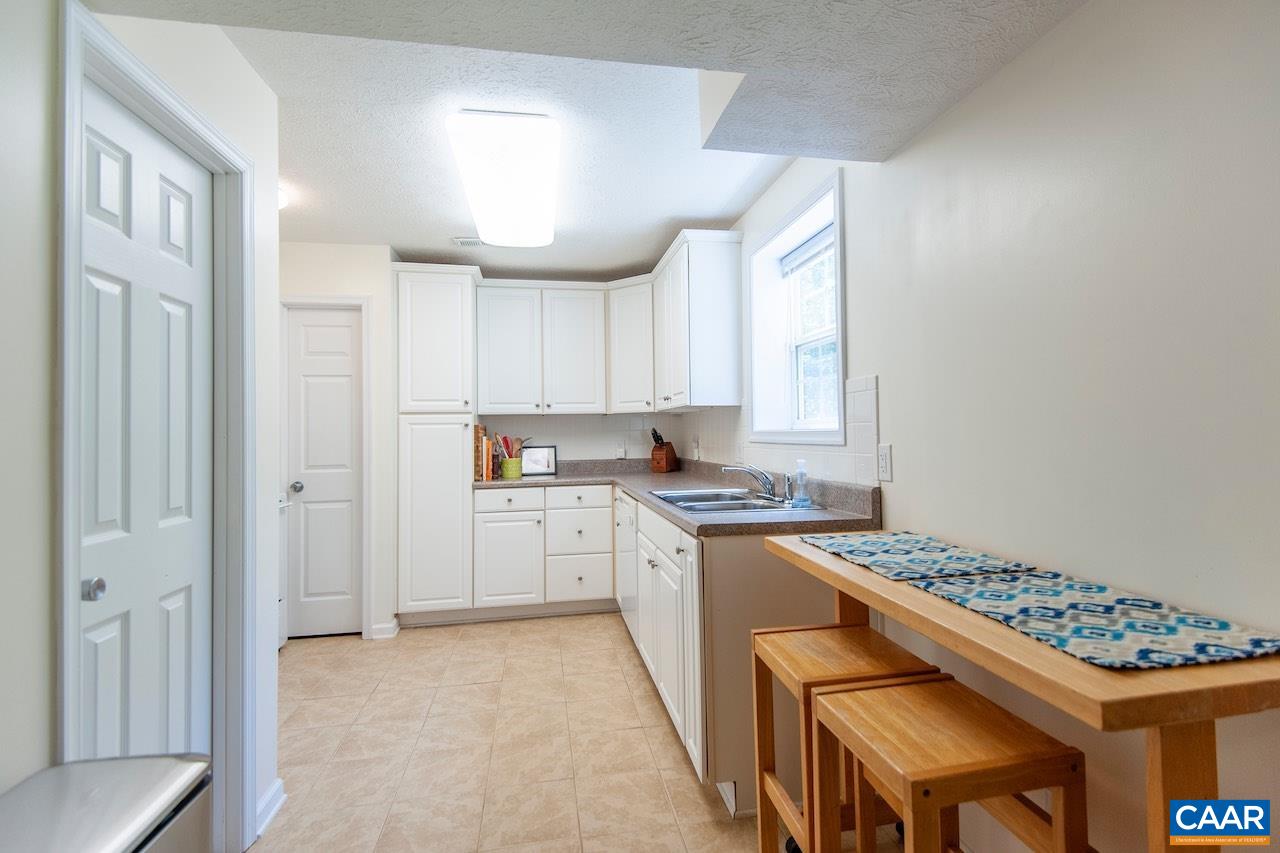 459 LAKELAND LN