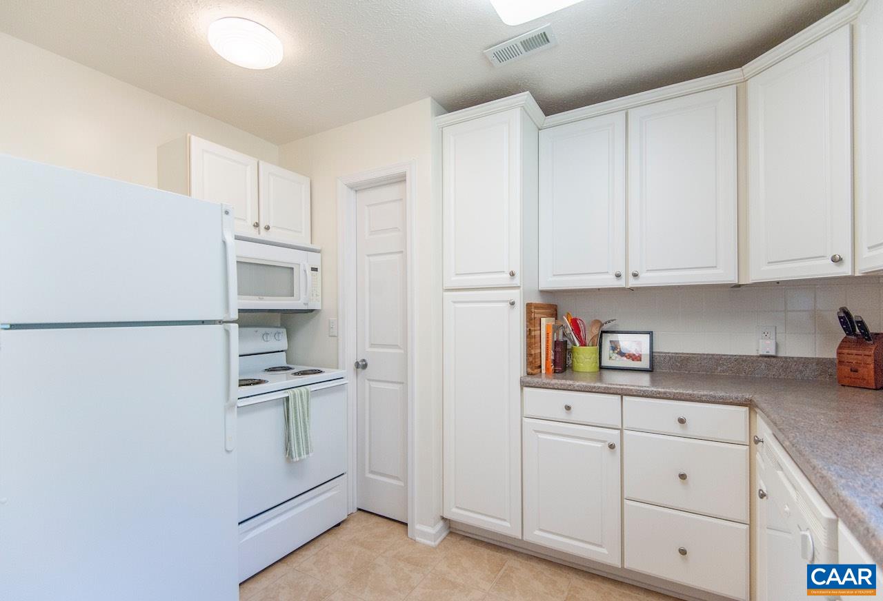 459 LAKELAND LN