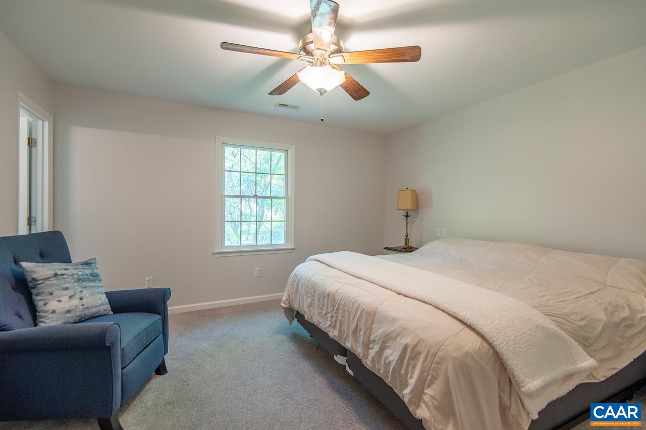 459 LAKELAND LN