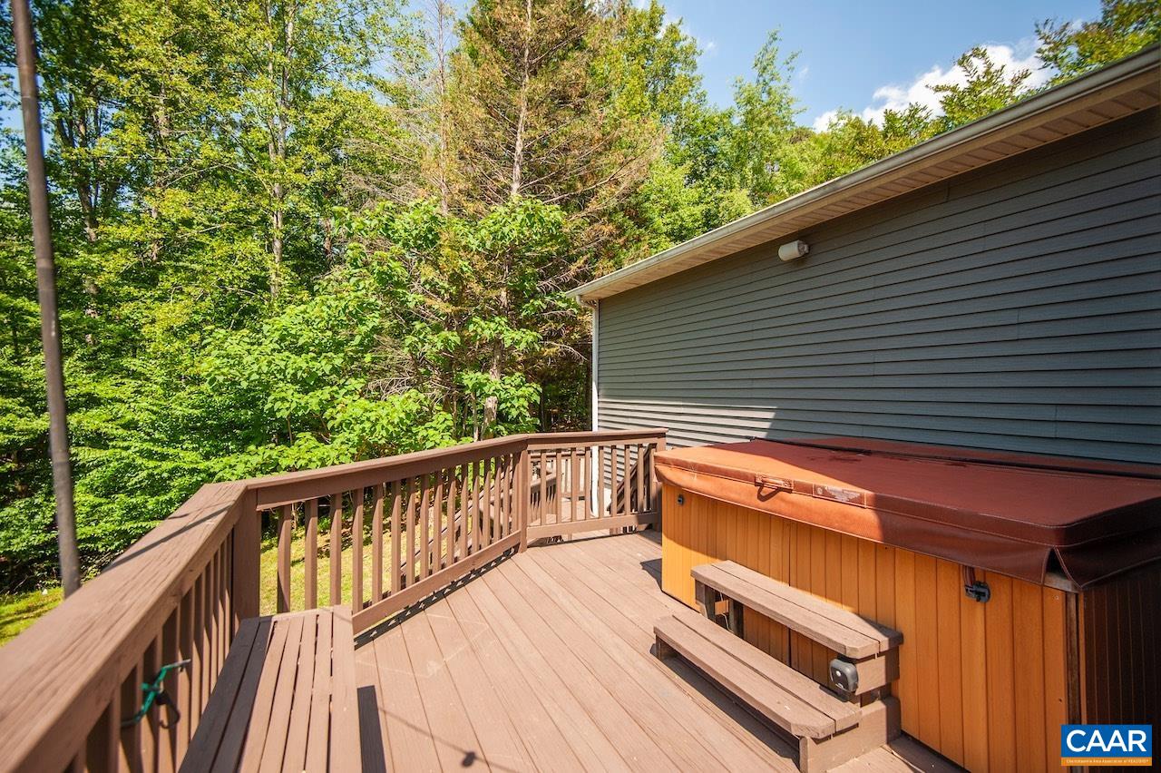459 LAKELAND LN