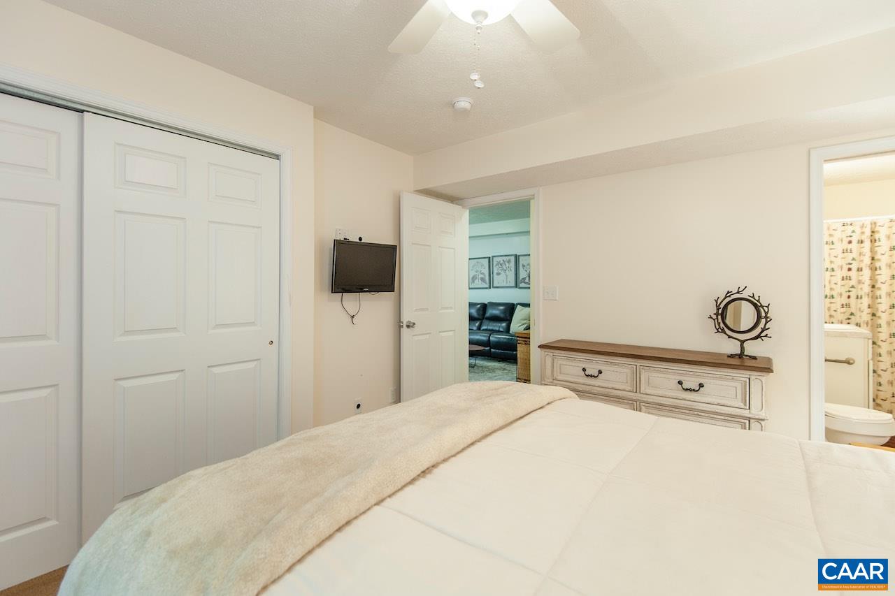 459 LAKELAND LN