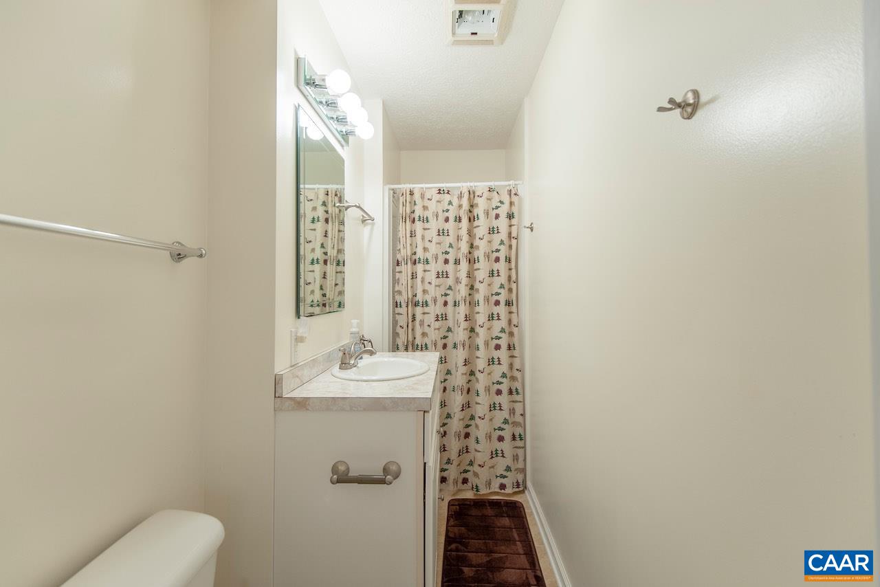 459 LAKELAND LN