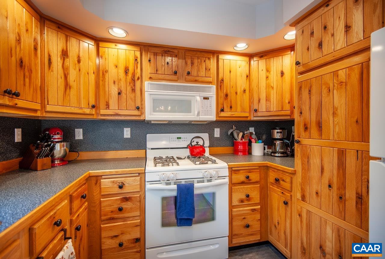 459 LAKELAND LN