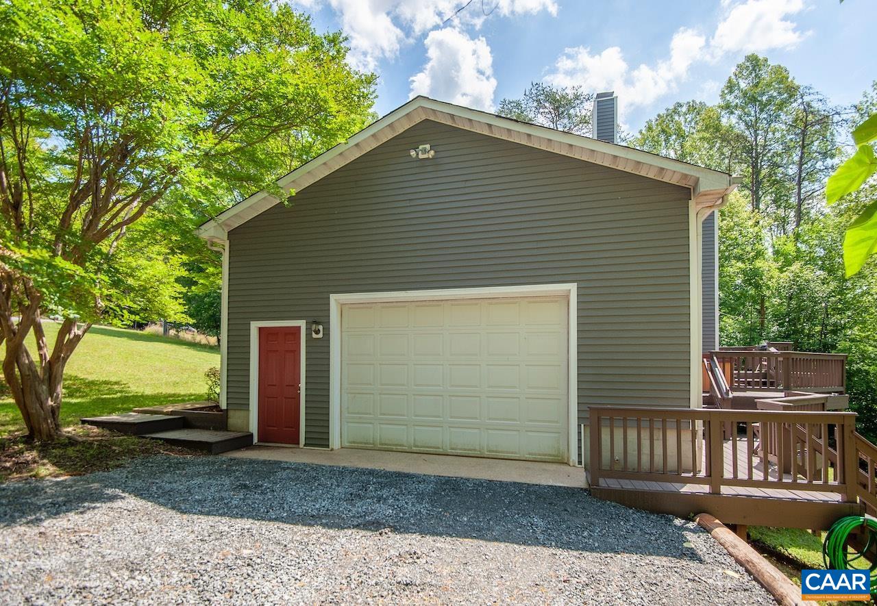 459 LAKELAND LN