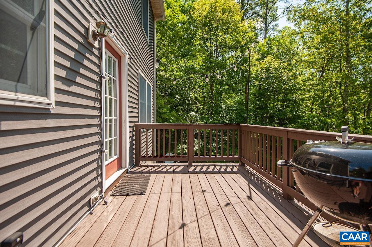 459 LAKELAND LN