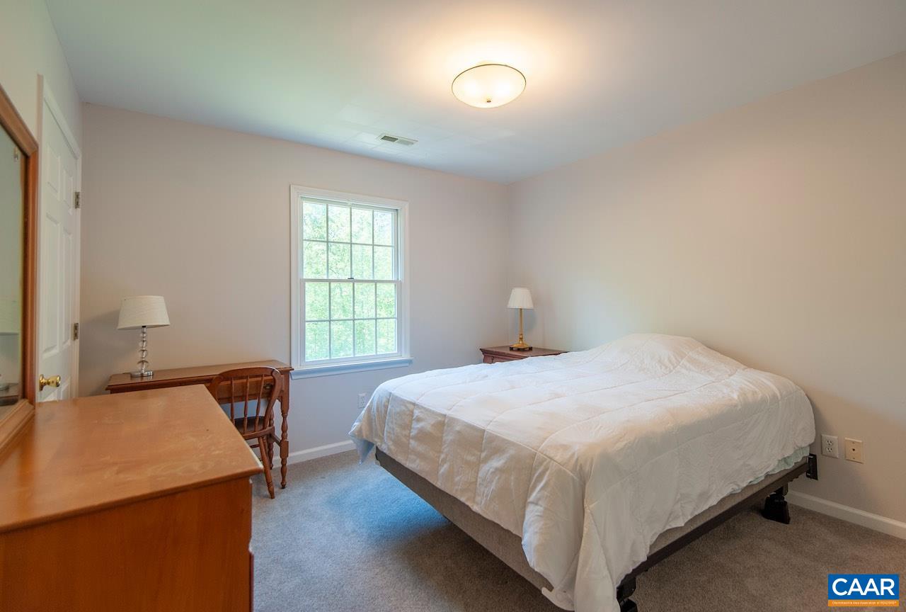 459 LAKELAND LN