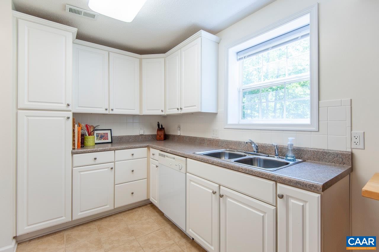 459 LAKELAND LN