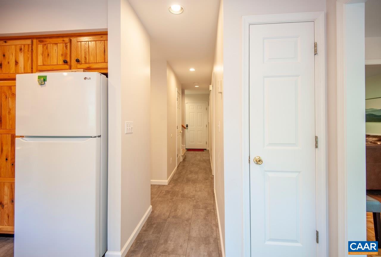 459 LAKELAND LN