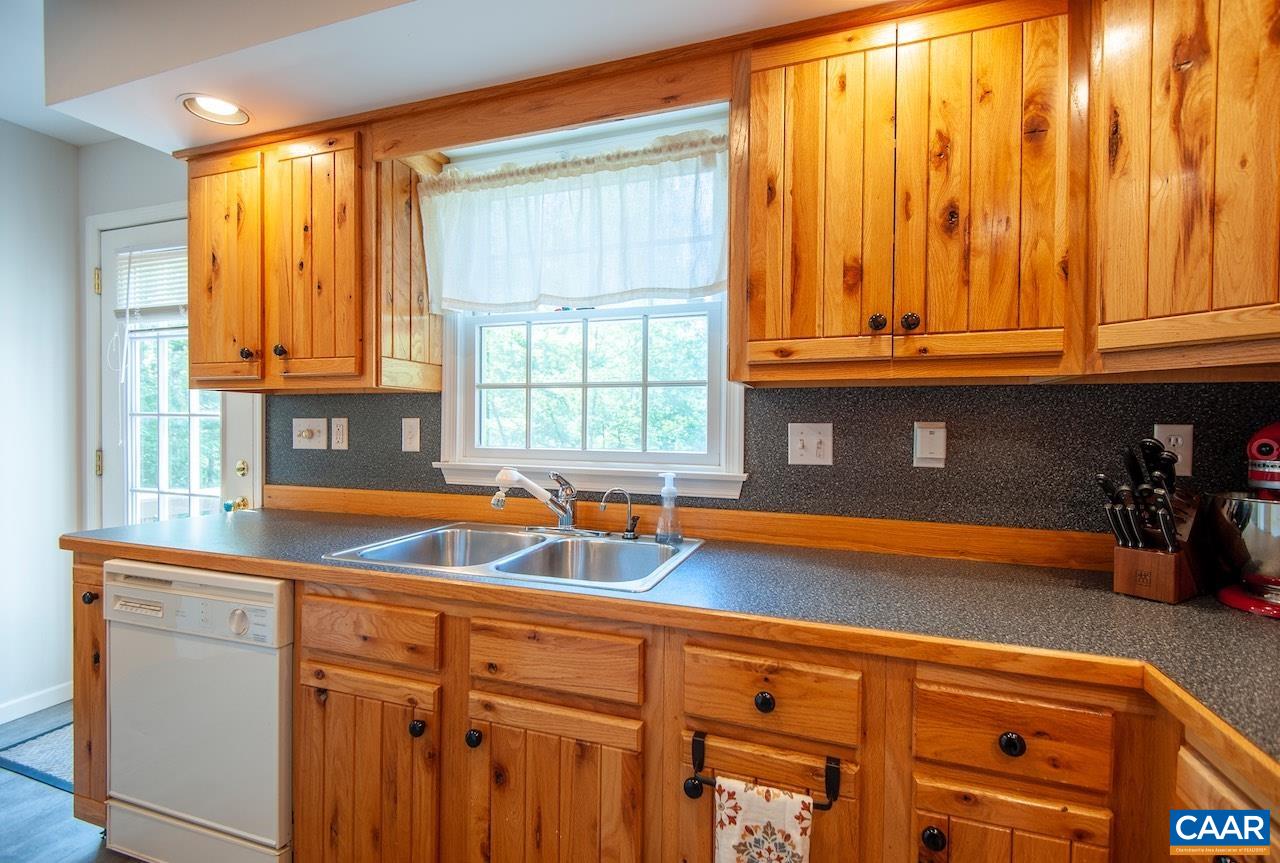 459 LAKELAND LN