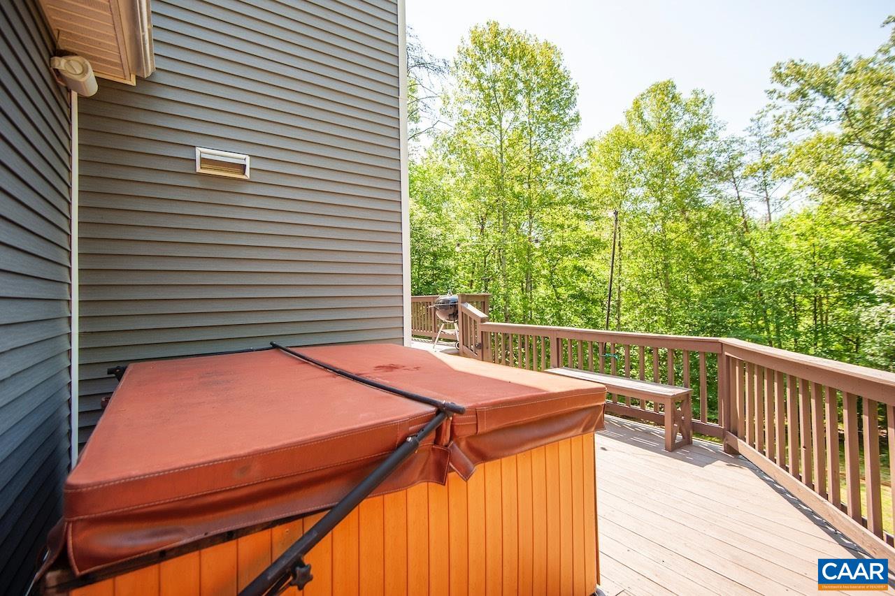459 LAKELAND LN