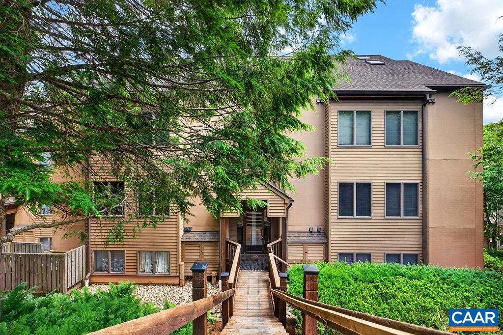 1501 CLIFFS CONDOS