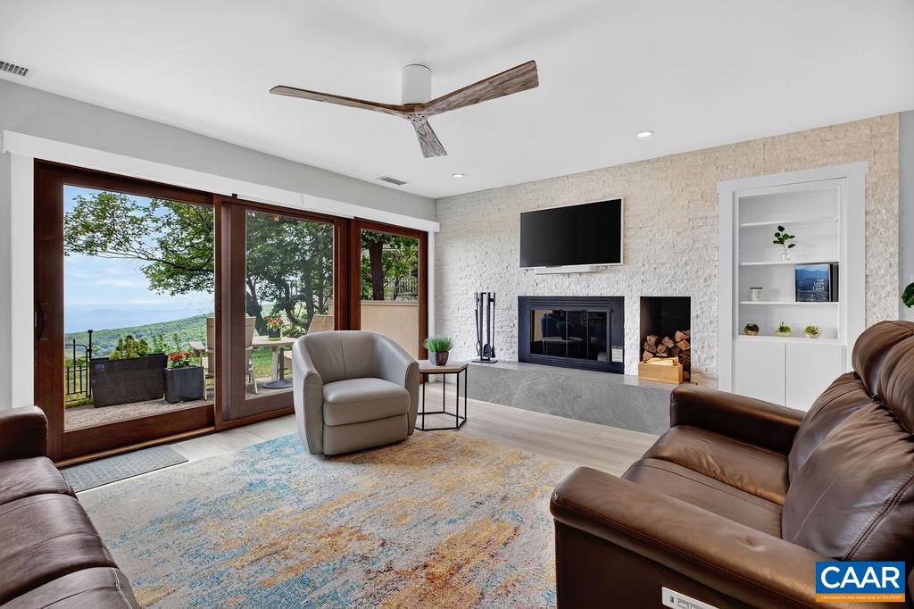 1501 CLIFFS CONDOS