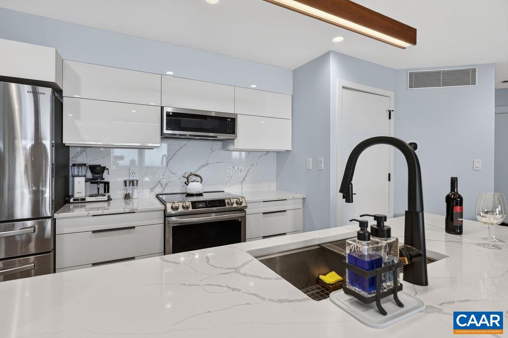 1501 CLIFFS CONDOS