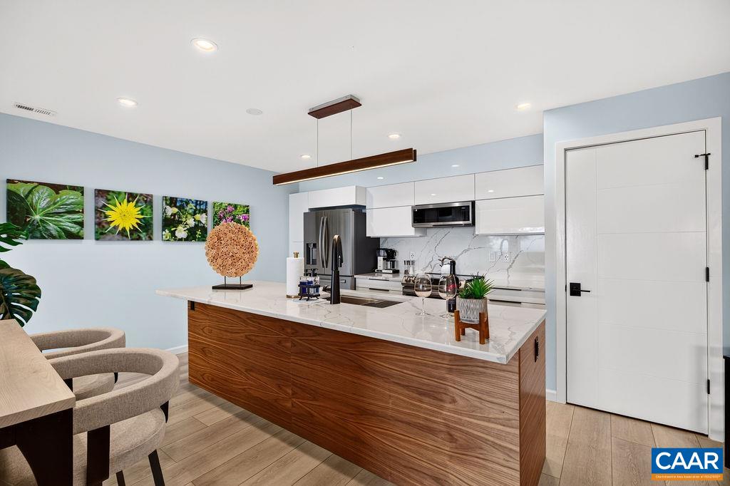 1501 CLIFFS CONDOS