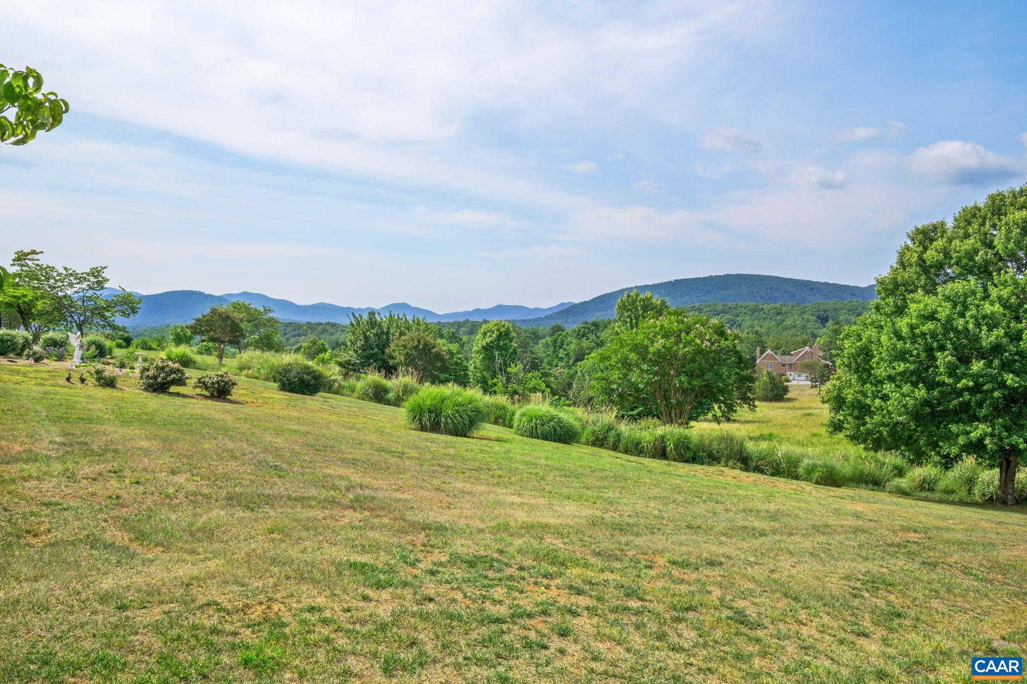 158 APPLE LN