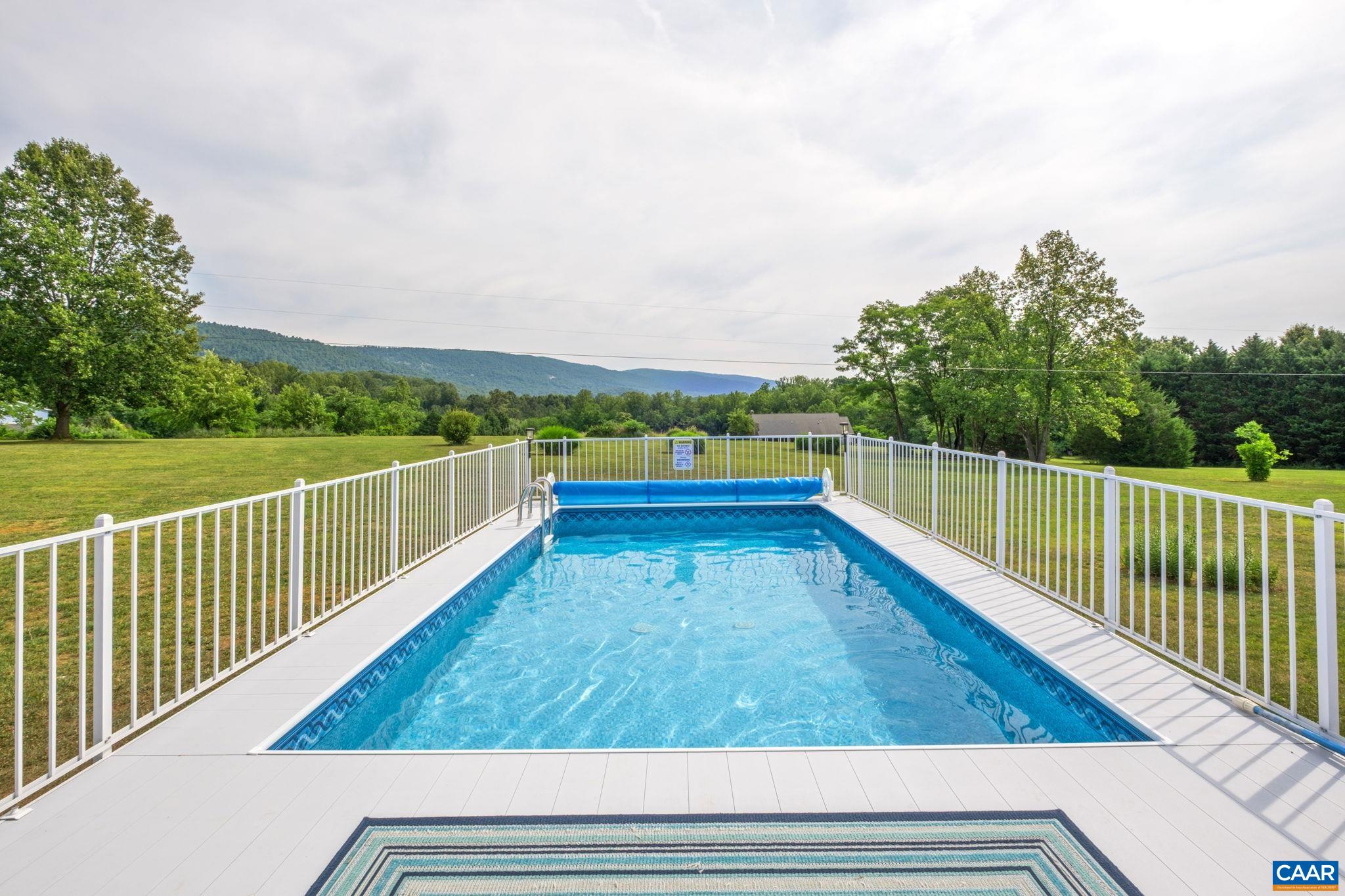 158 APPLE LN
