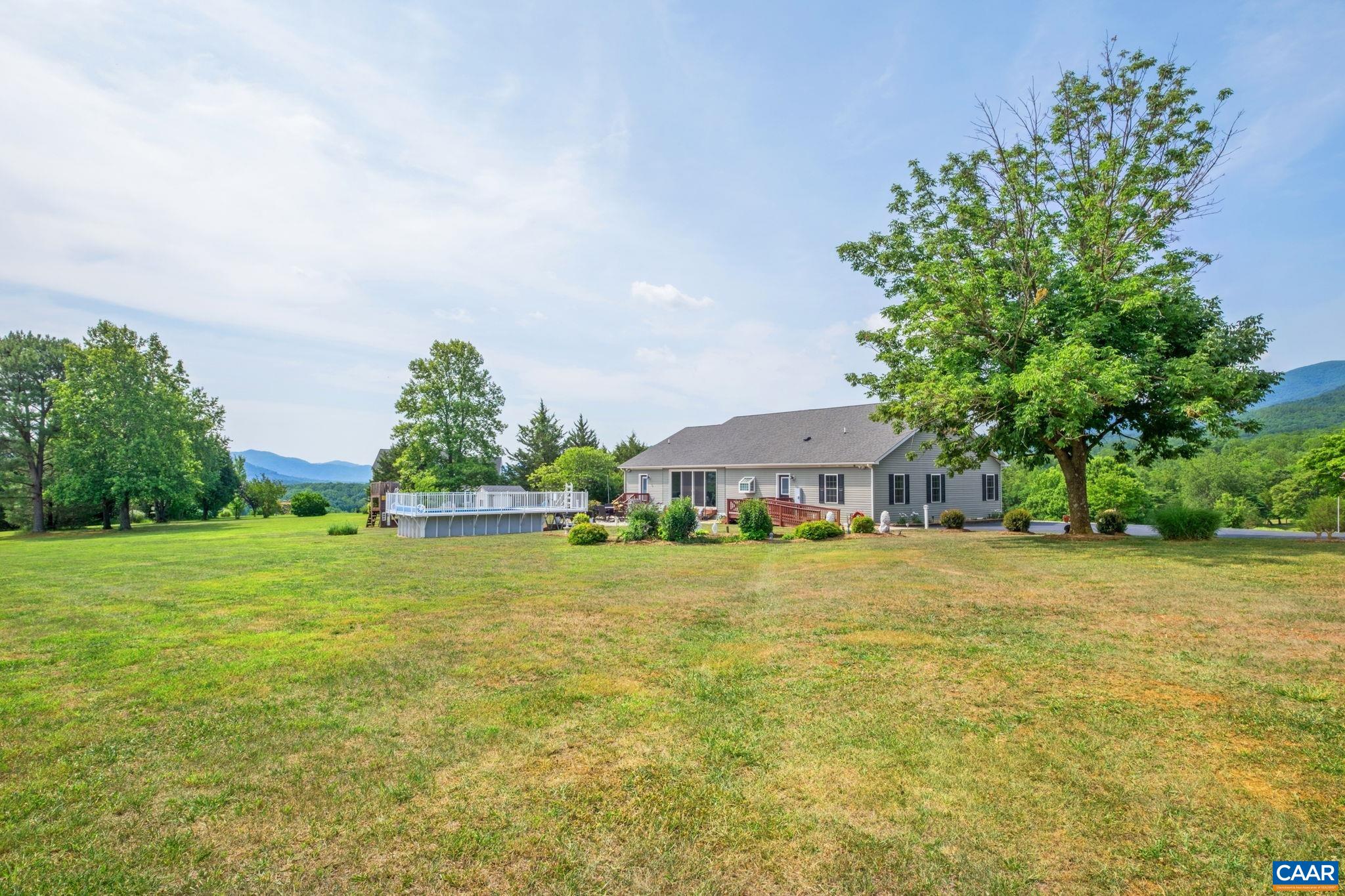 158 APPLE LN