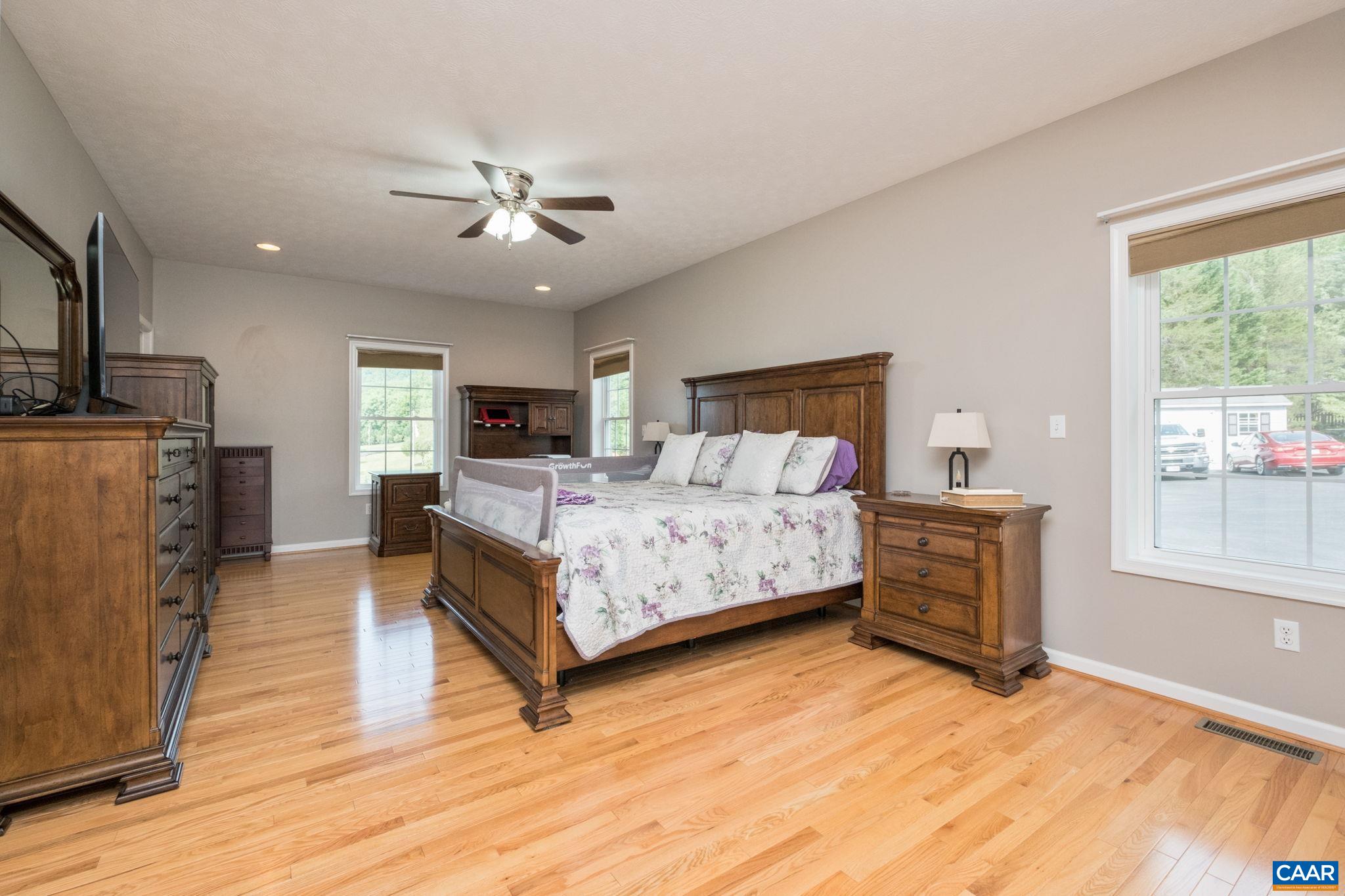 158 APPLE LN