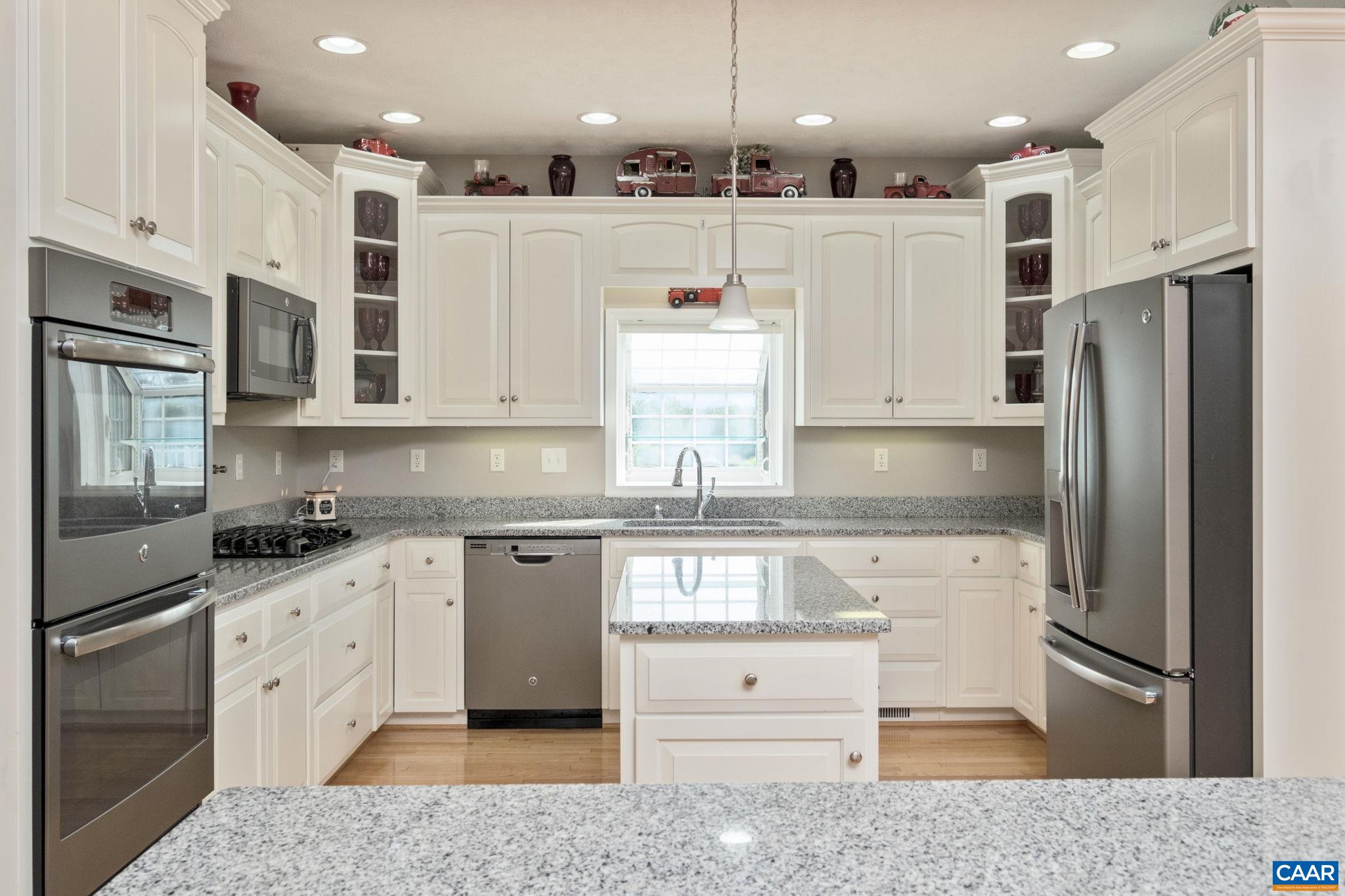 158 APPLE LN
