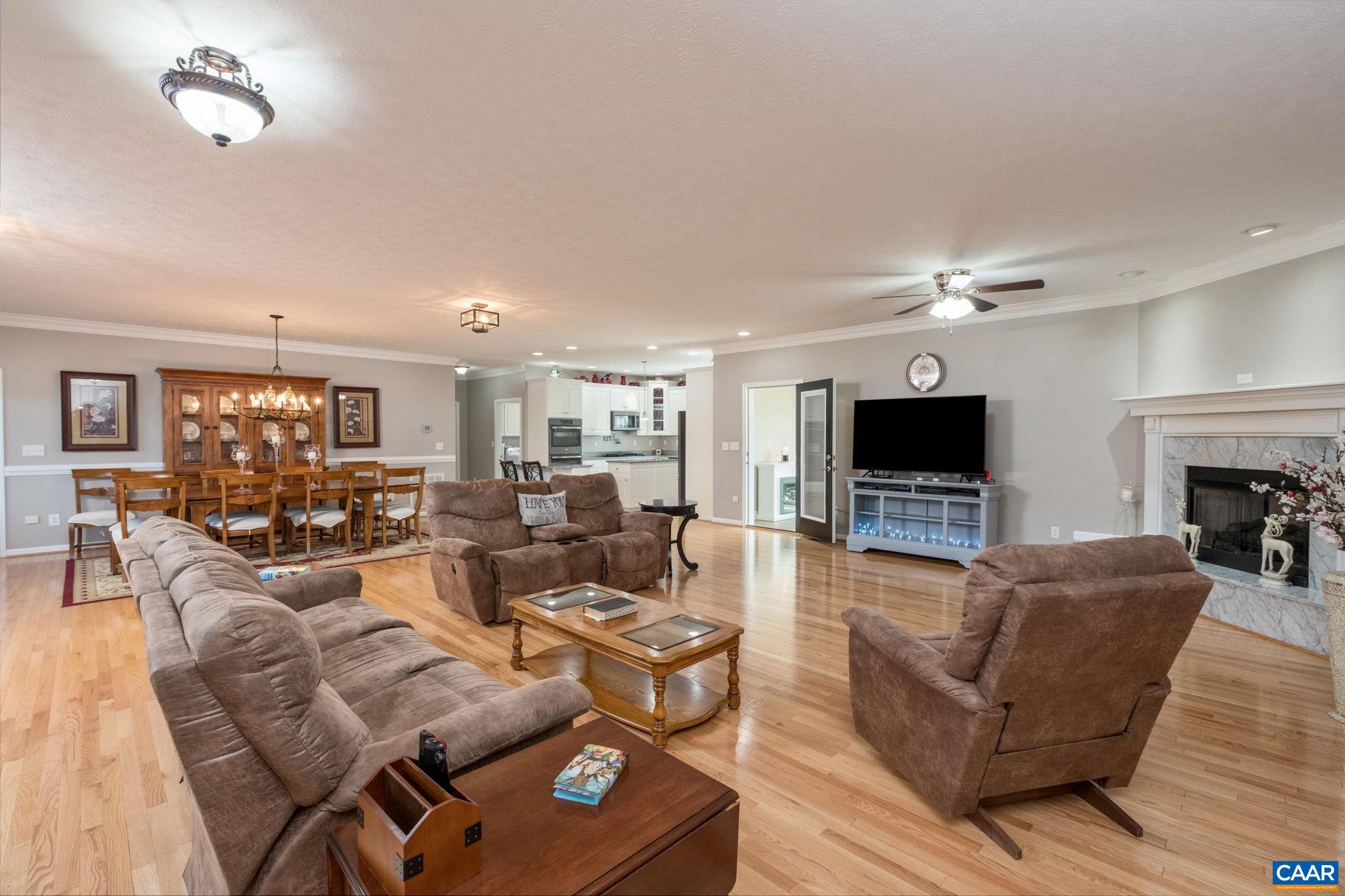 158 APPLE LN