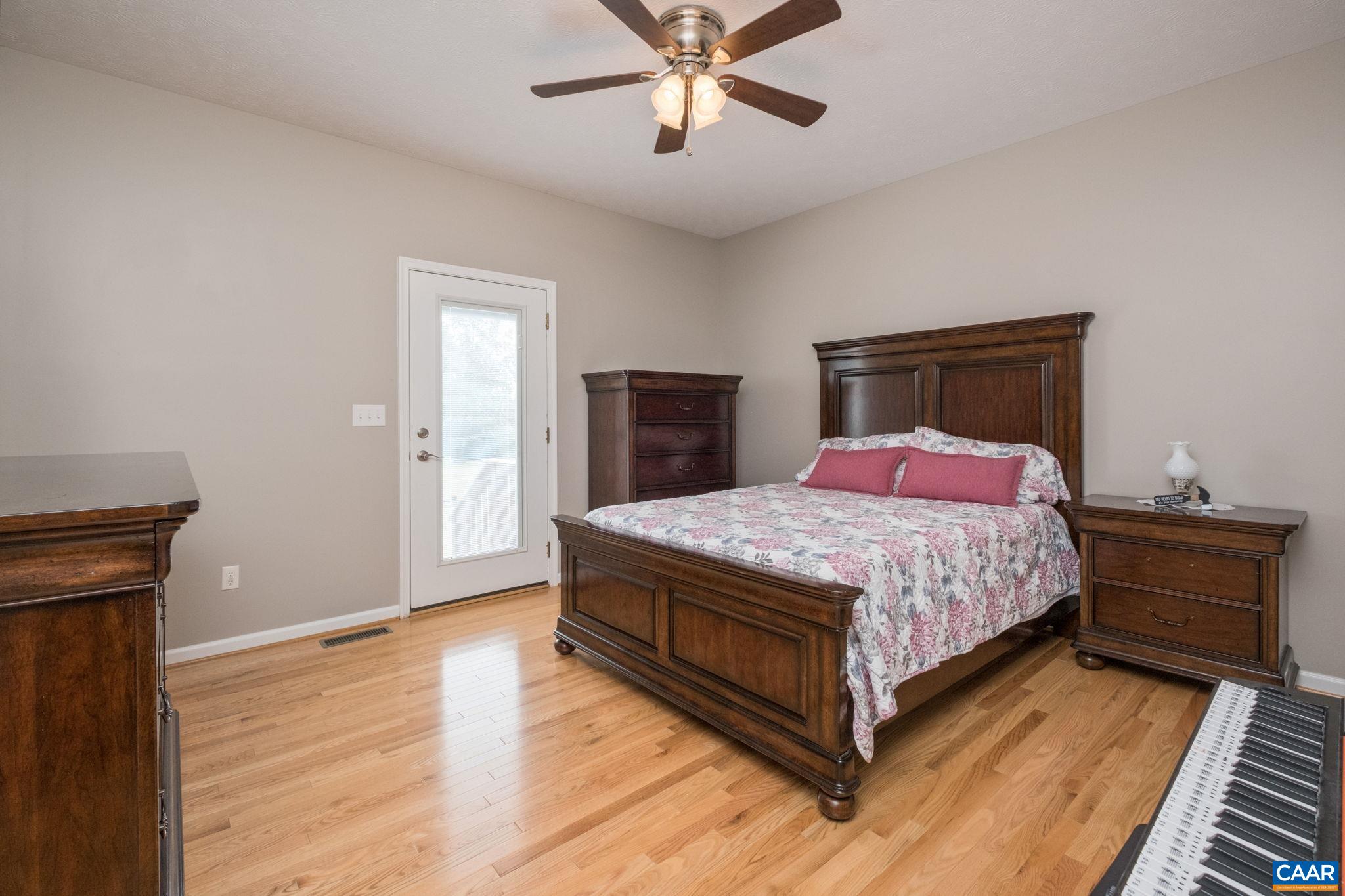 158 APPLE LN
