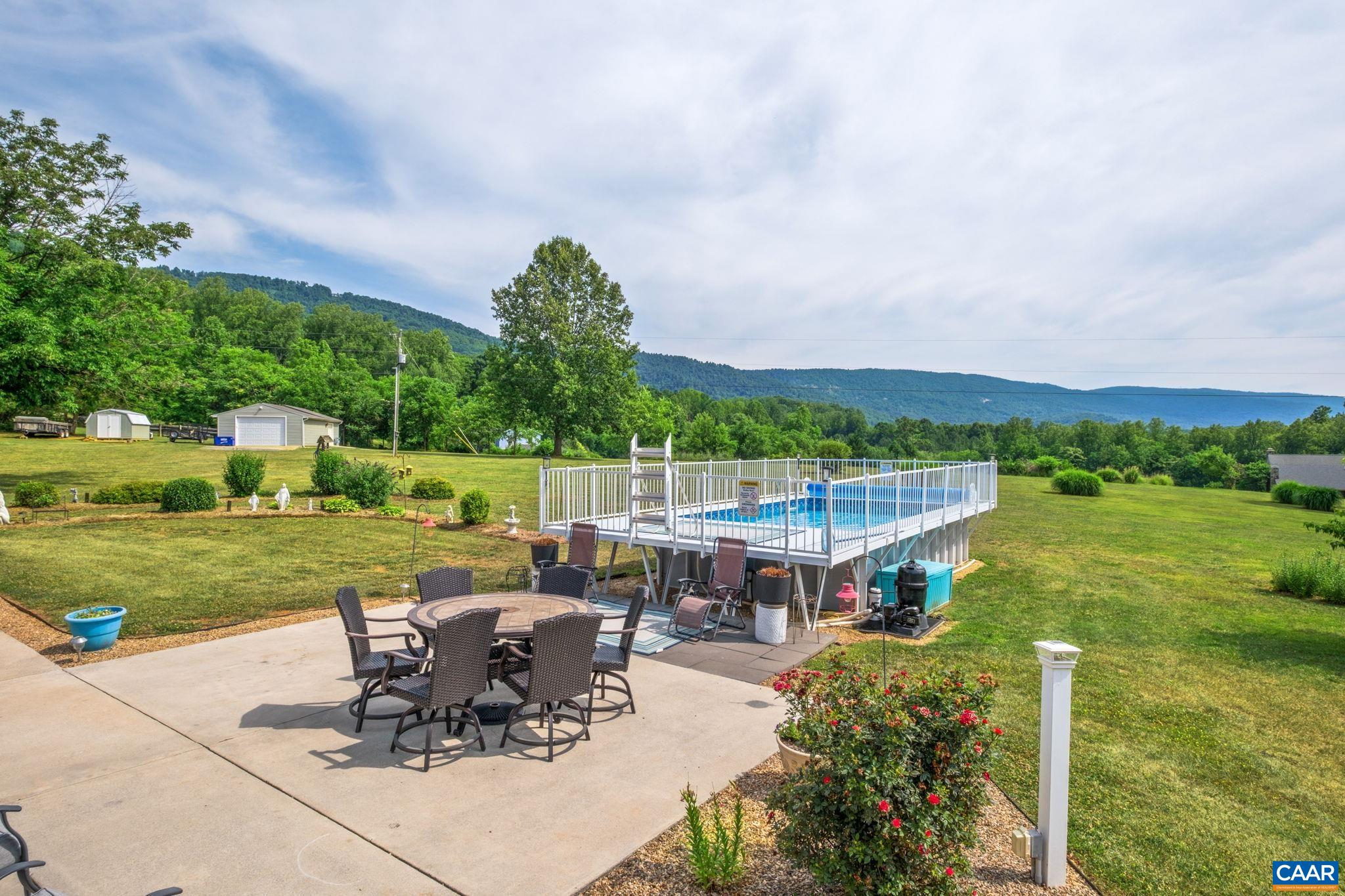 158 APPLE LN