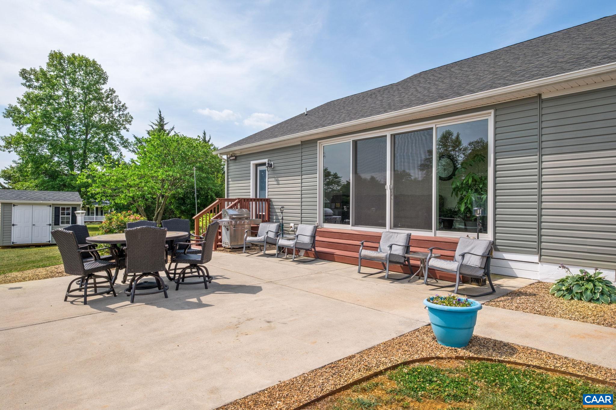 158 APPLE LN