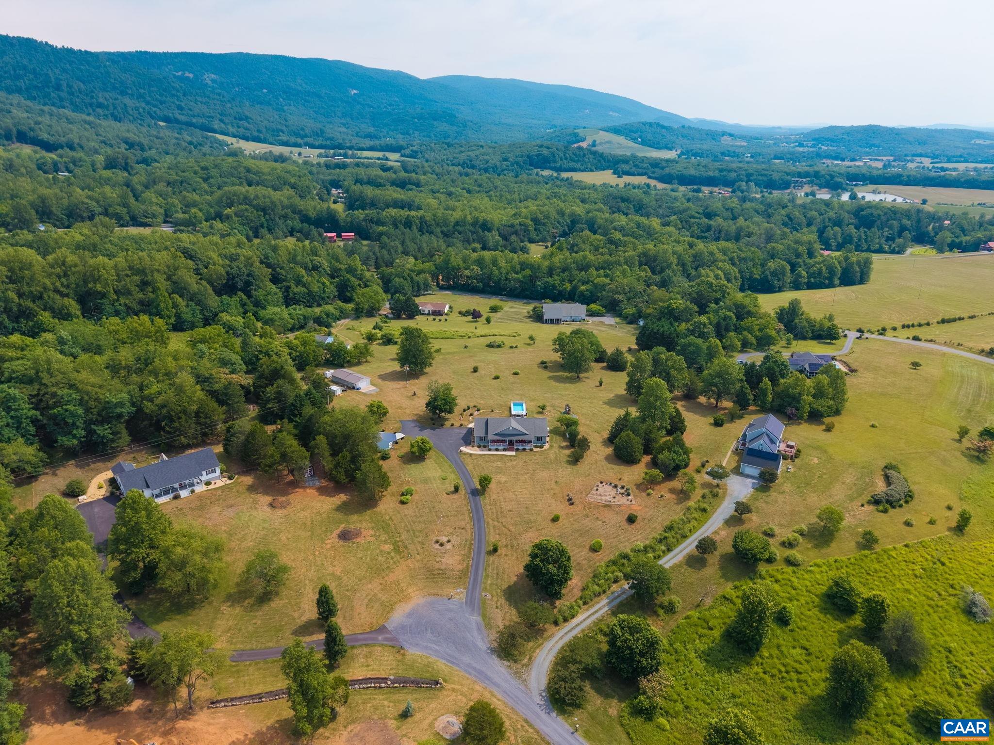 158 APPLE LN