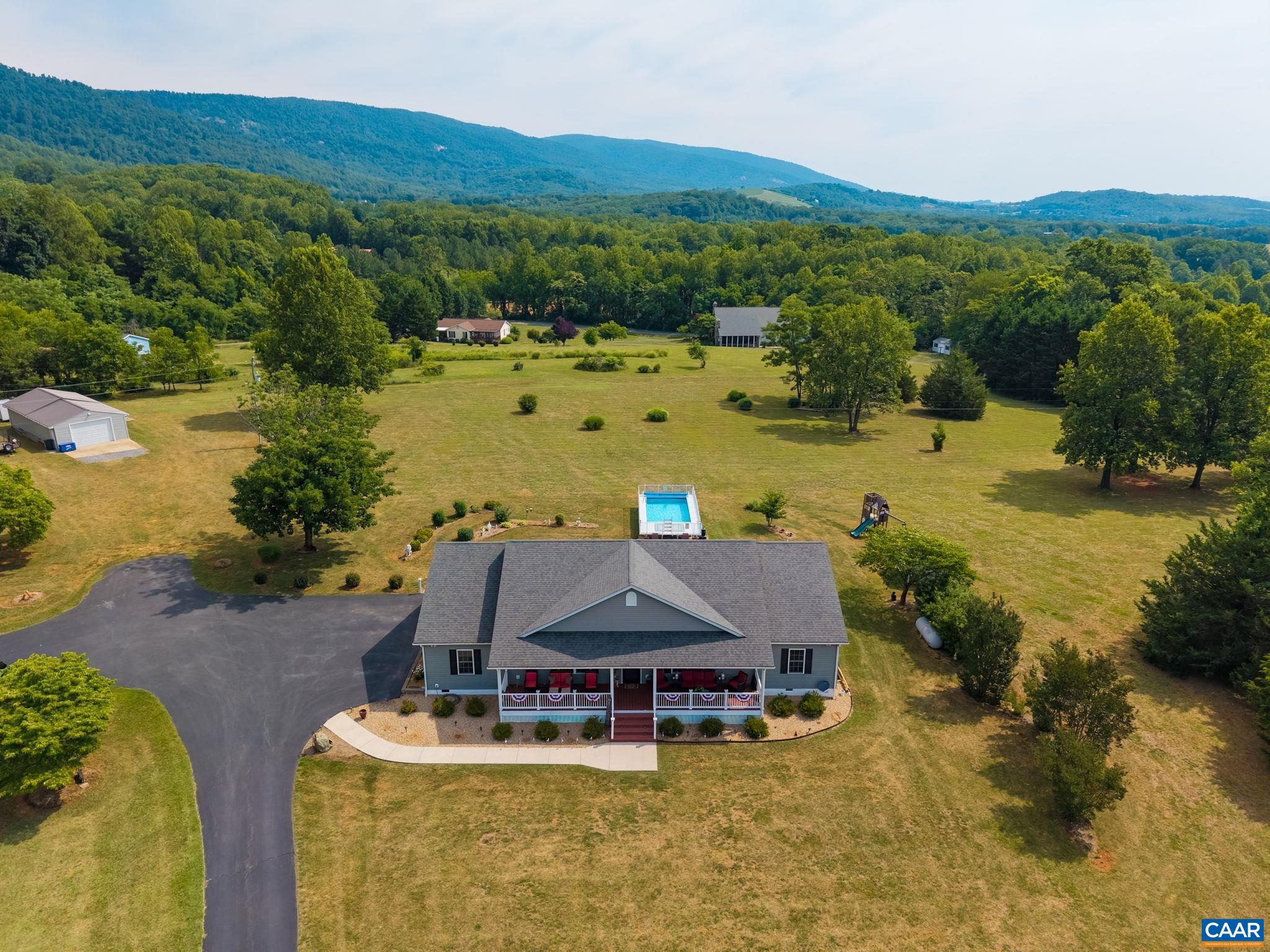 158 APPLE LN