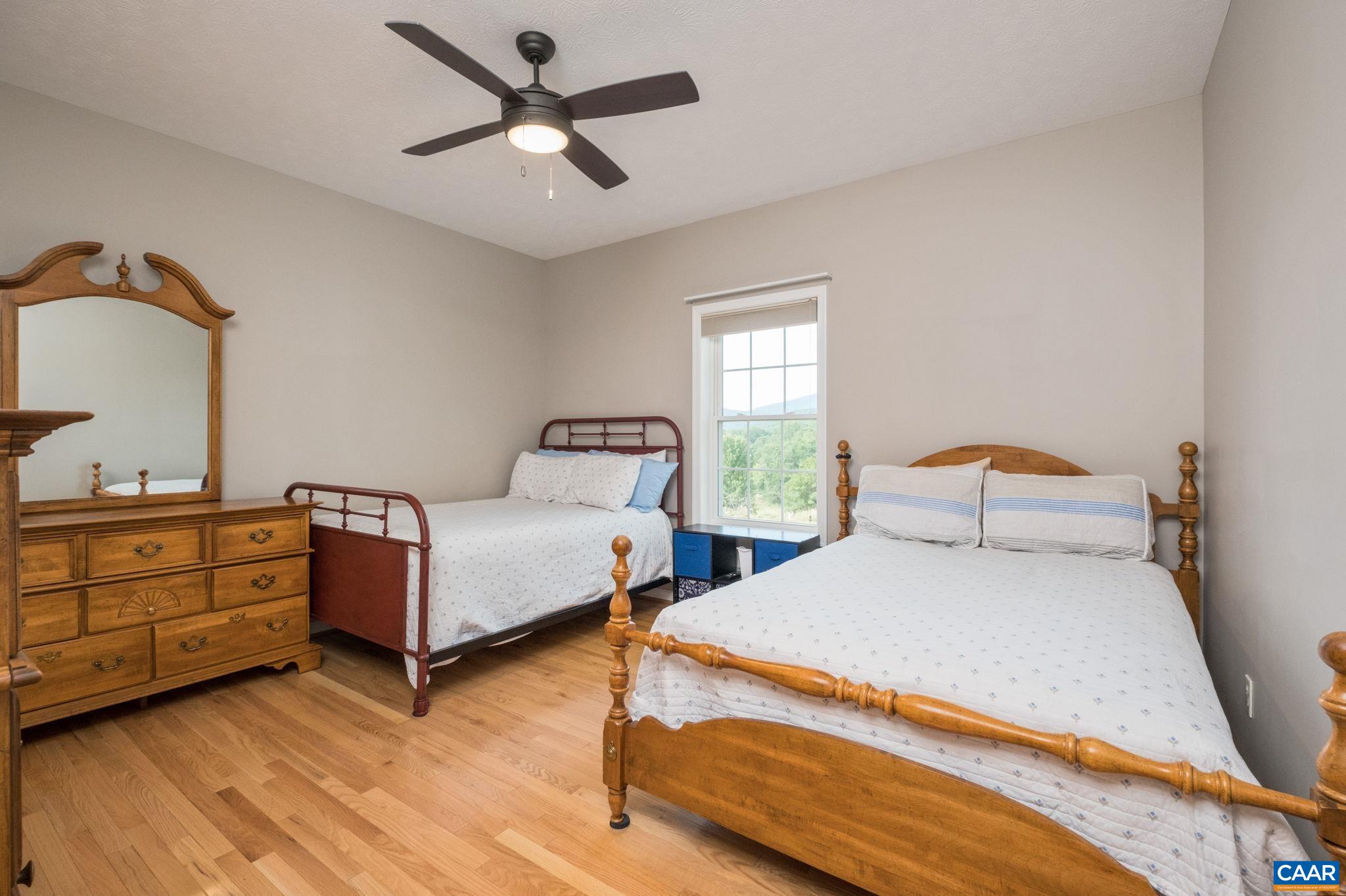 158 APPLE LN