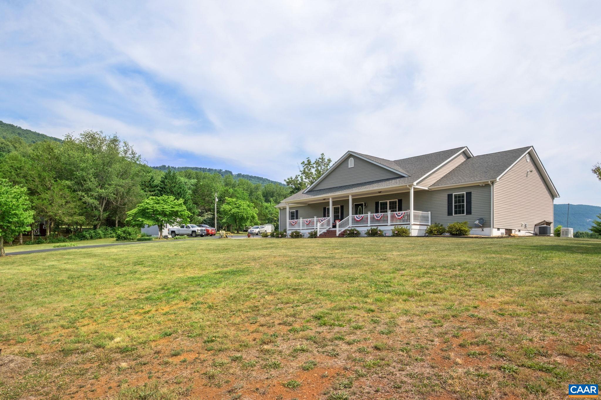 158 APPLE LN