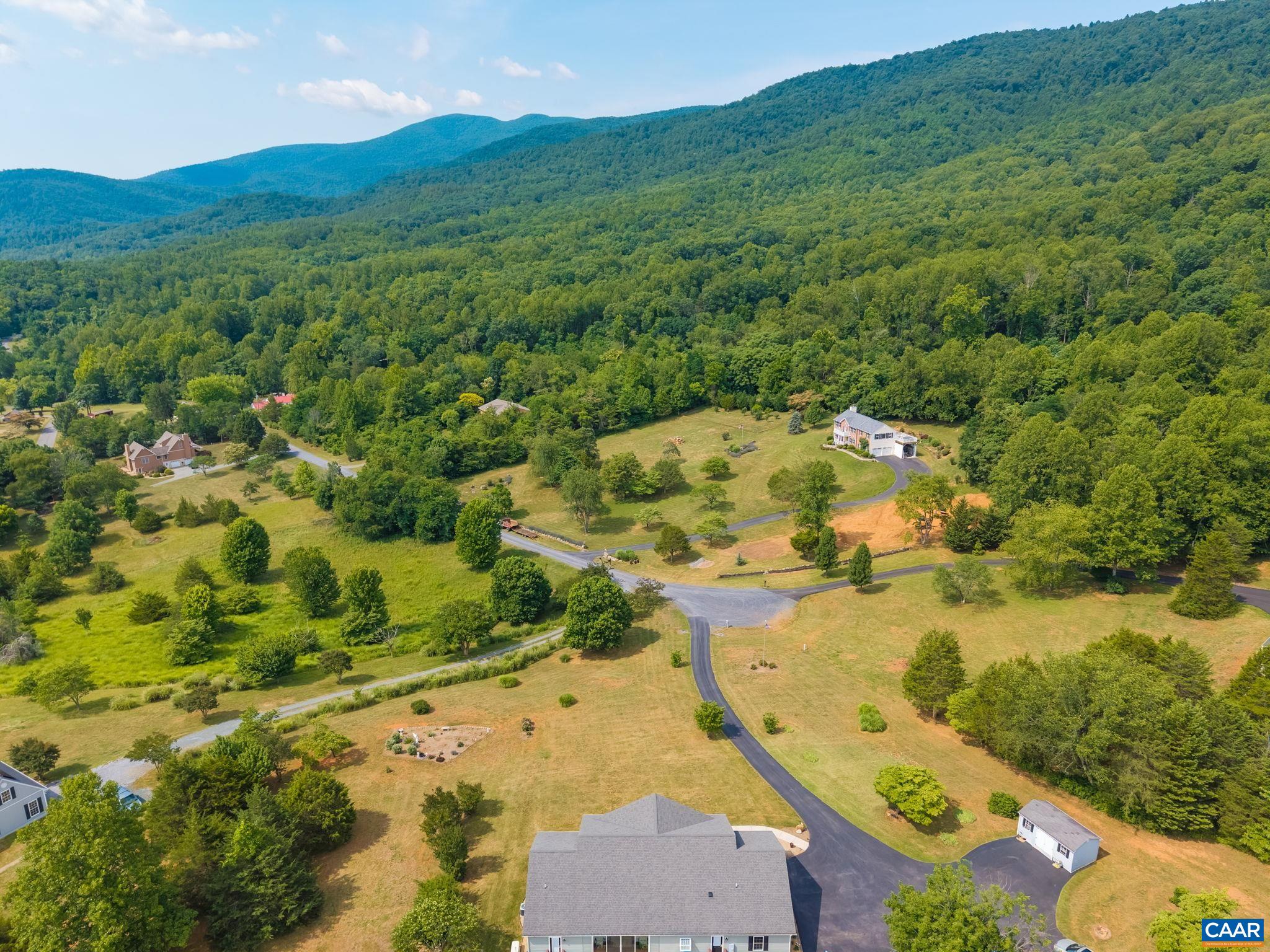 158 APPLE LN