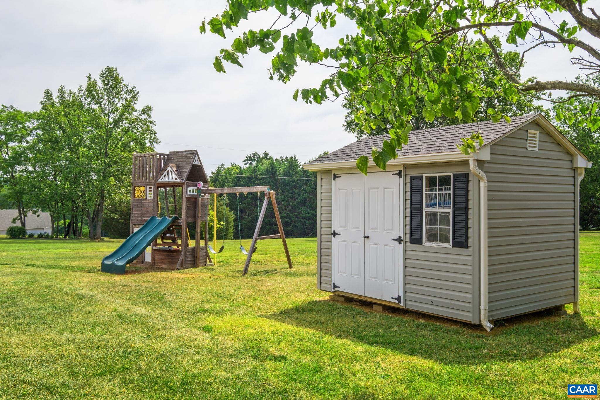 158 APPLE LN