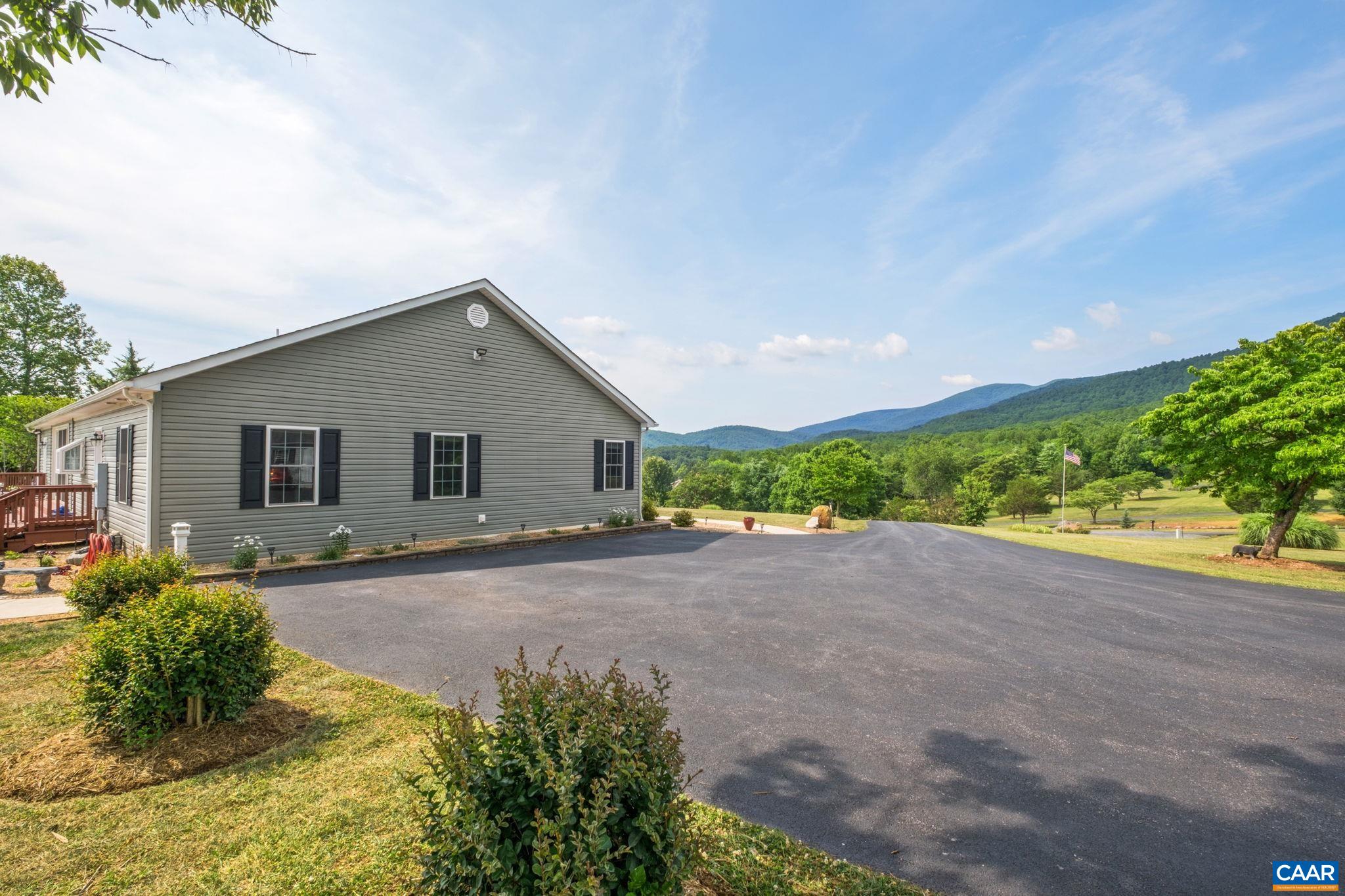 158 APPLE LN