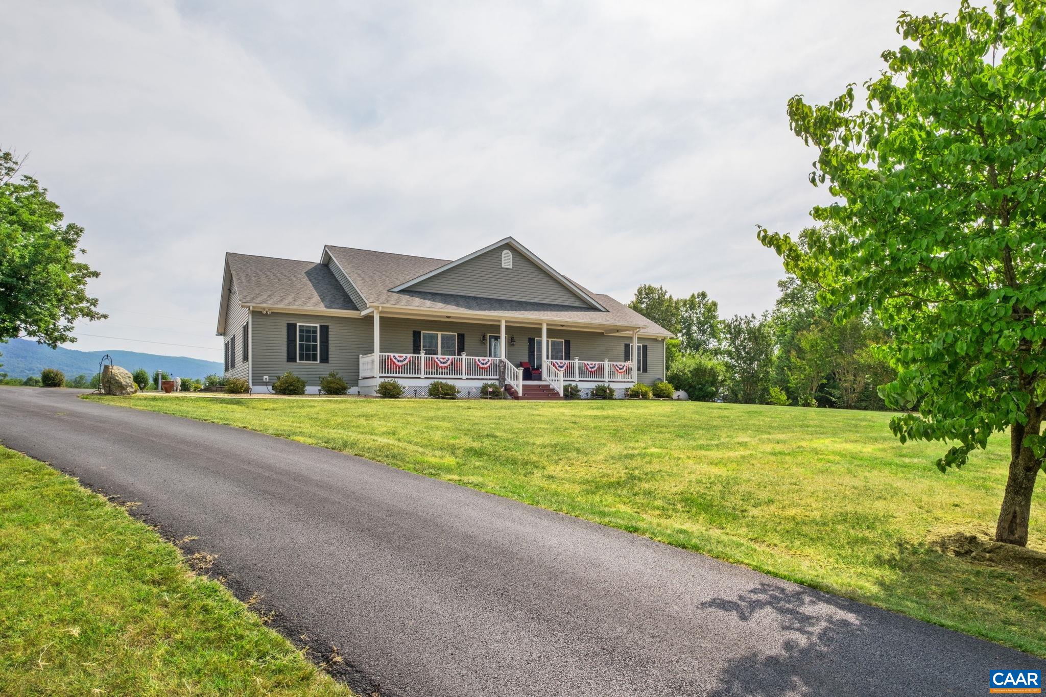 158 APPLE LN