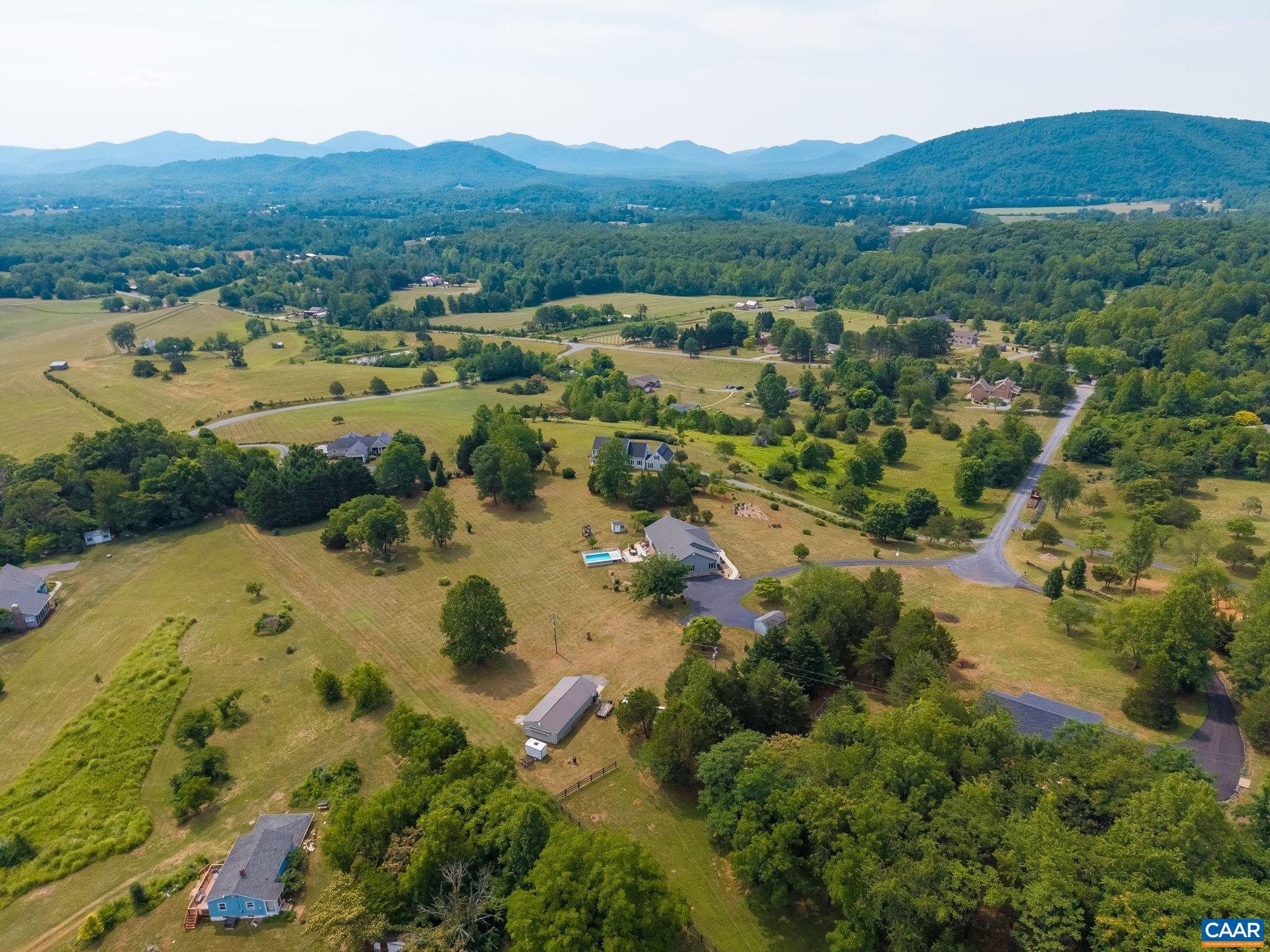 158 APPLE LN