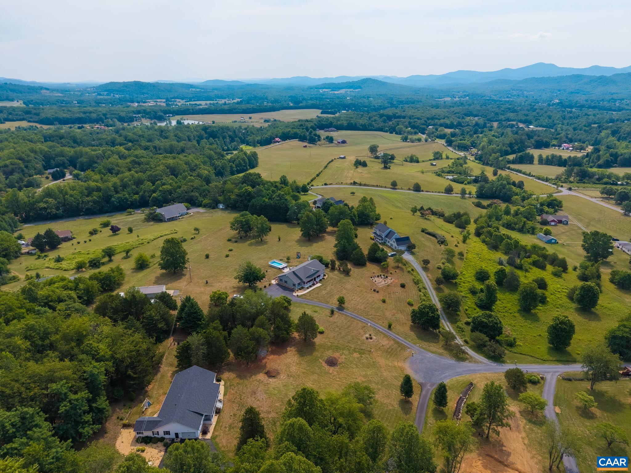 158 APPLE LN