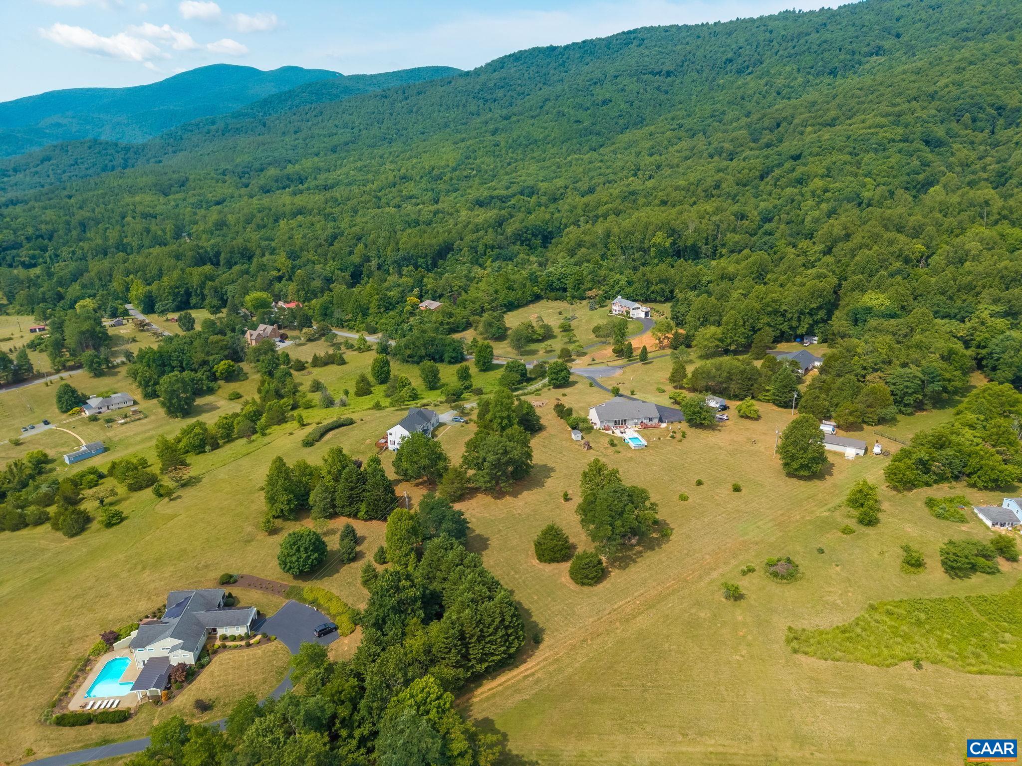 158 APPLE LN