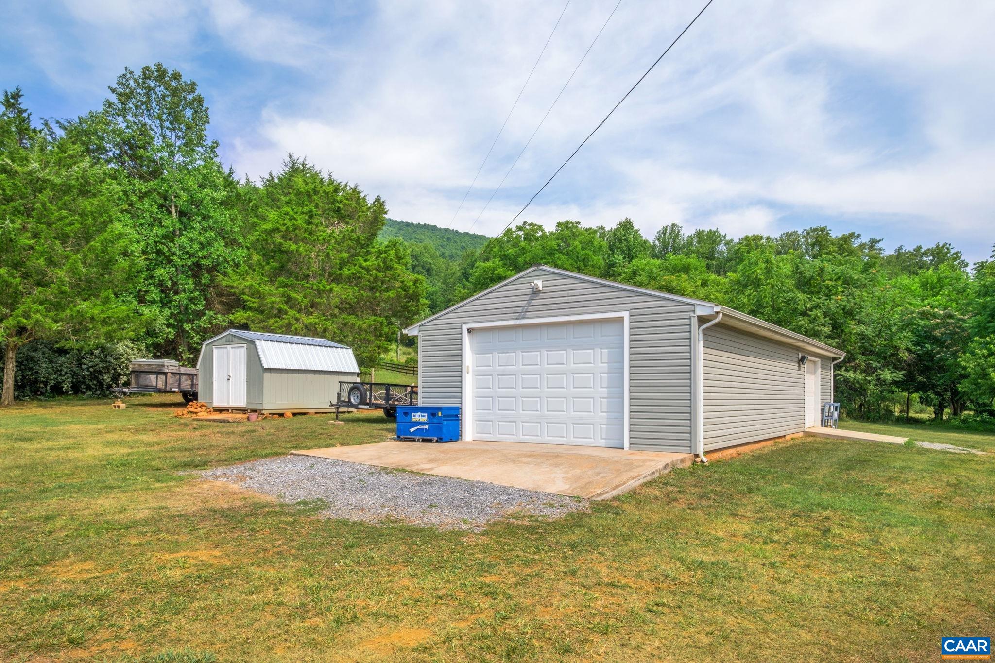 158 APPLE LN