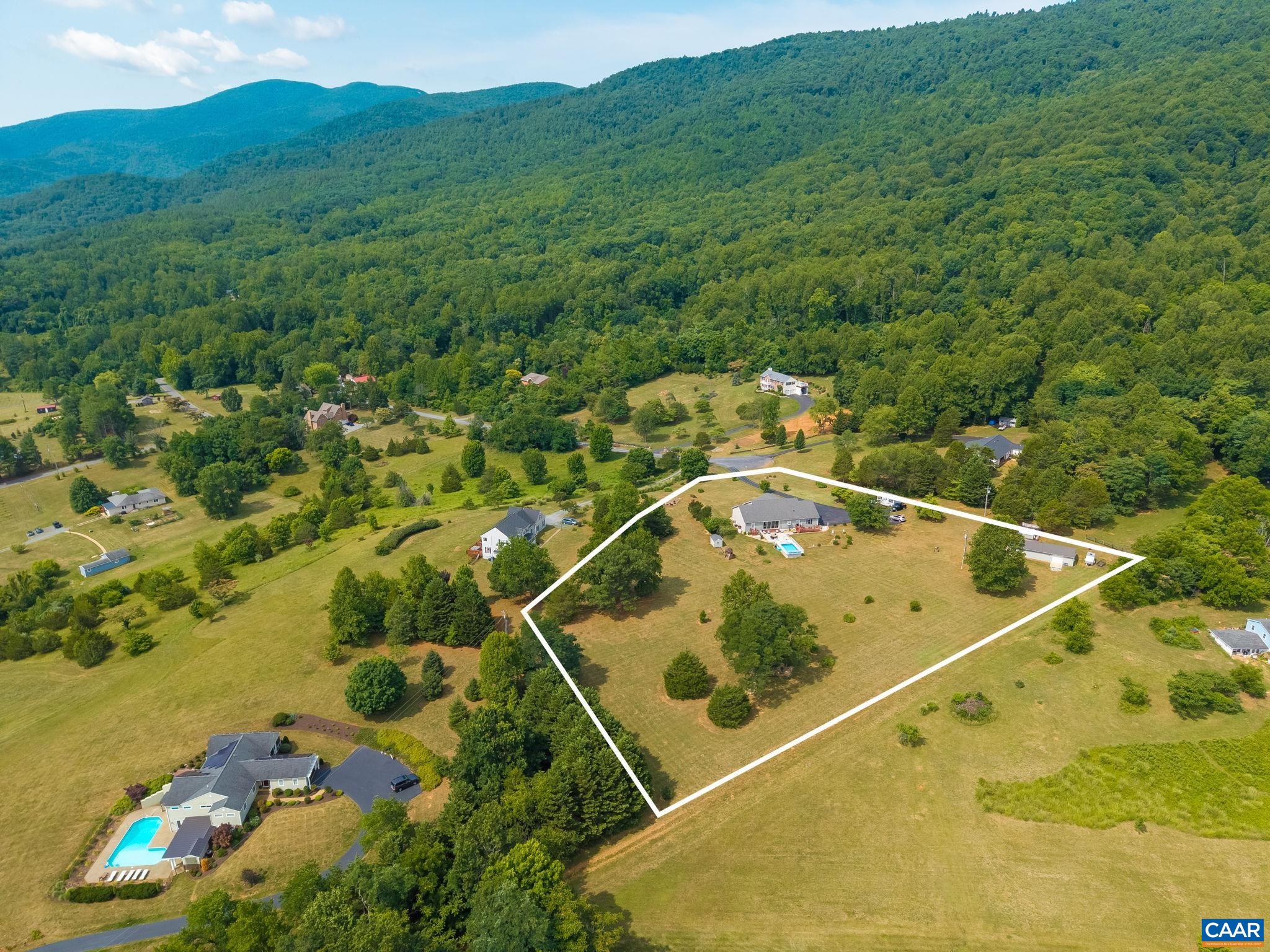158 APPLE LN