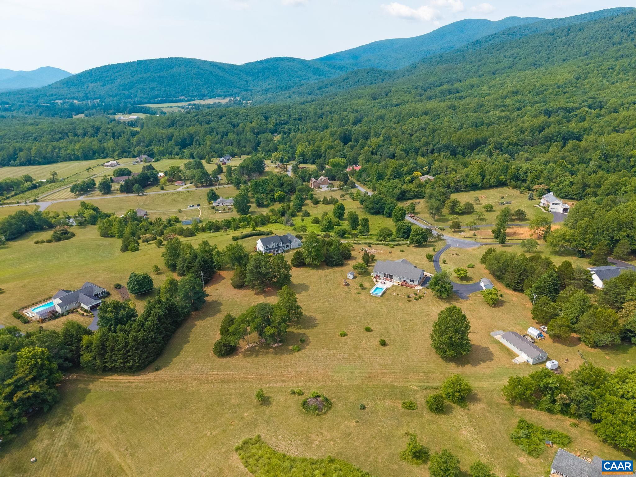 158 APPLE LN