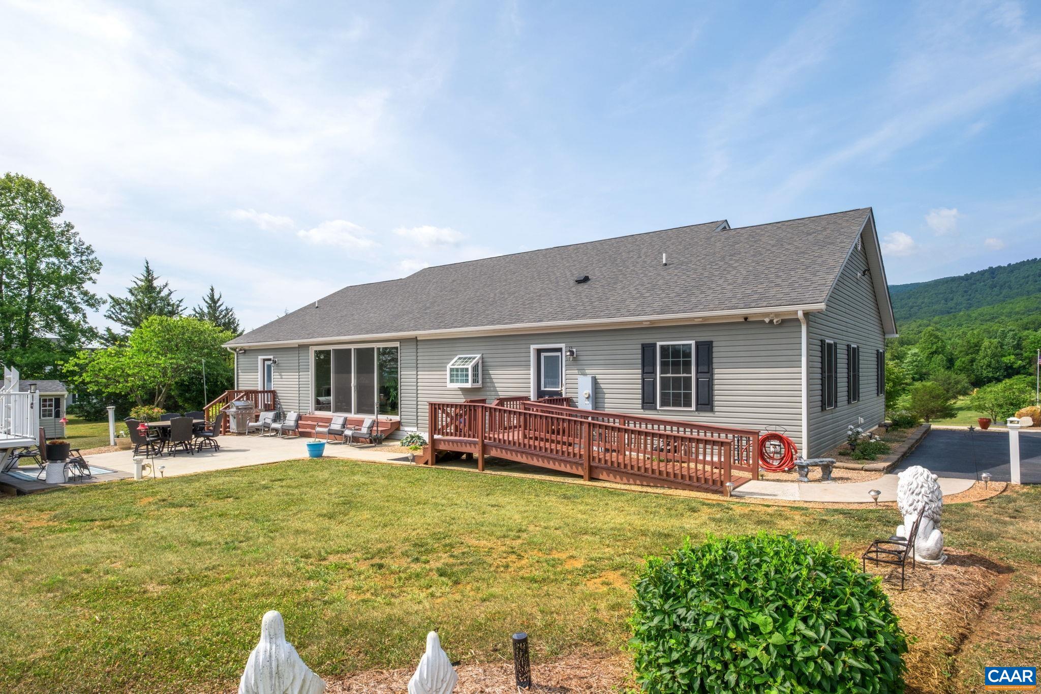 158 APPLE LN